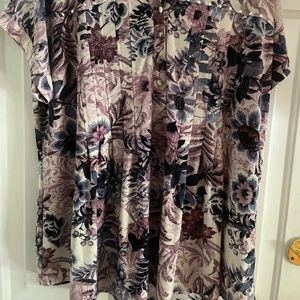 Pretty 2 X Womens blouse new without Tags